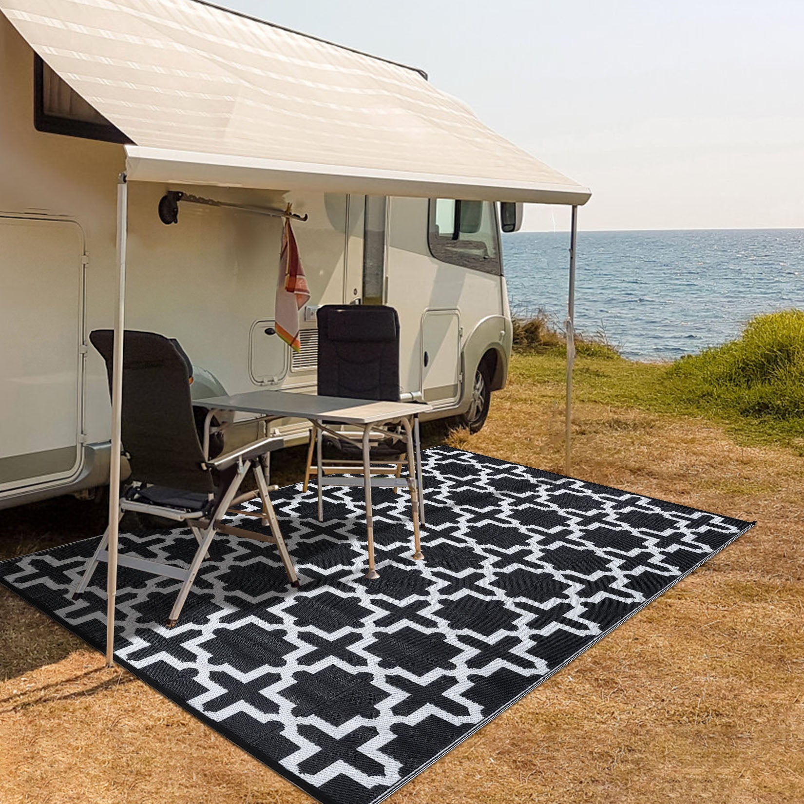 Garvee Outdoor Black & White 5x8 Rug, Waterproof Reversible Plastic Straw Geometric Carpet for Camping, RV, Backyard, Deck, Patio