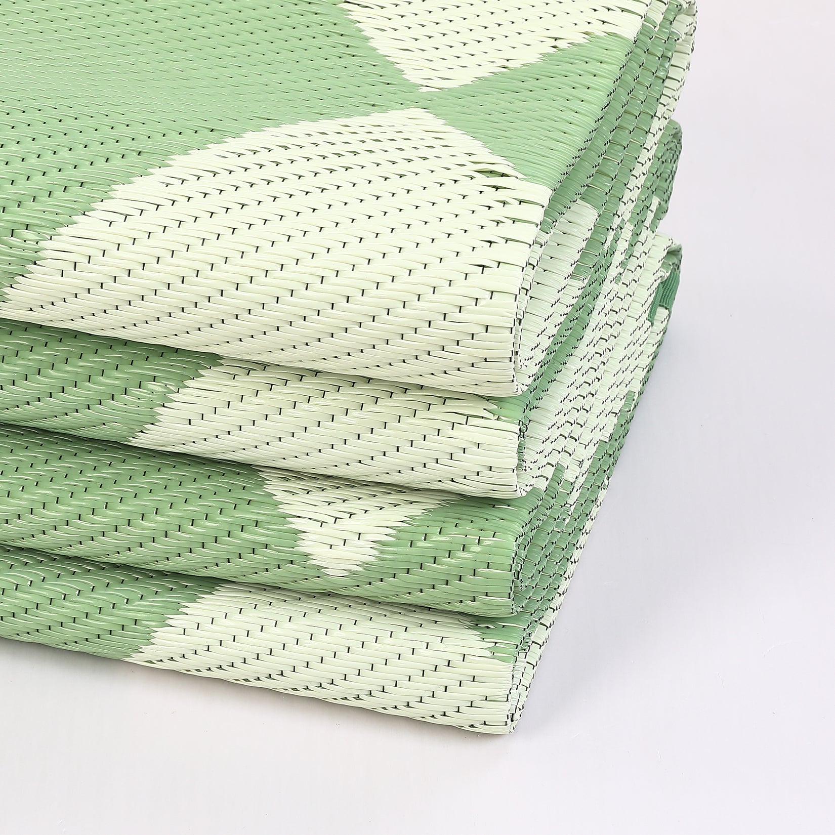 Garvee Outdoor Plastic Straw Rug 8x10 Reversible Waterproof Patio Rug Green Diamond for Camping Picnic Beach