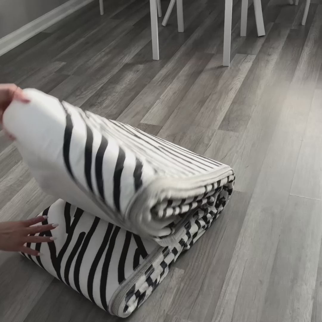 Garvee Modern Black & White 8x10 Striped Area Rug, Curve Design Low Pile Carpet for Living Room Bedroom Office